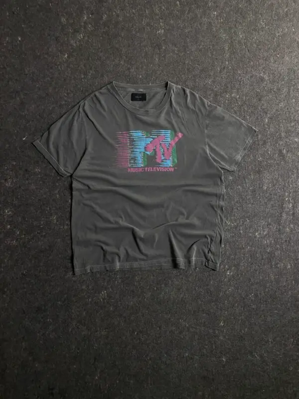 •  MTV T-shirt